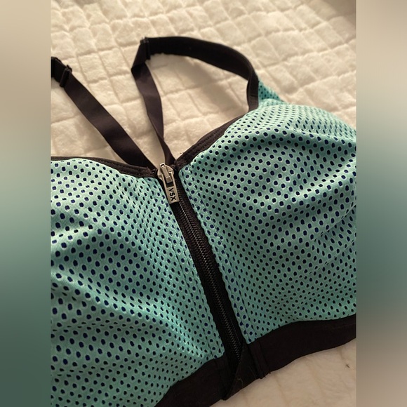 Victoria’s Secret Sports Bra 34DD - Picture 3 of 7